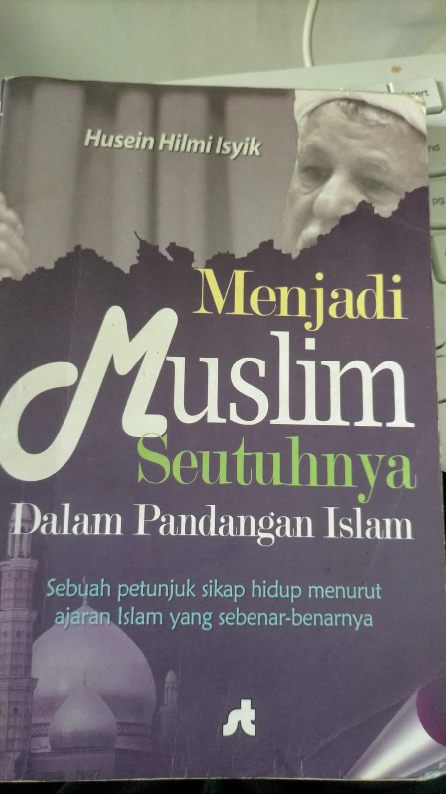 MENJADI MUSLIM SEUTUHNYA DALAM PANDANGAN ISLAM